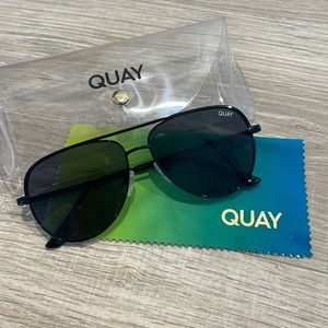 Quay Black Aviators